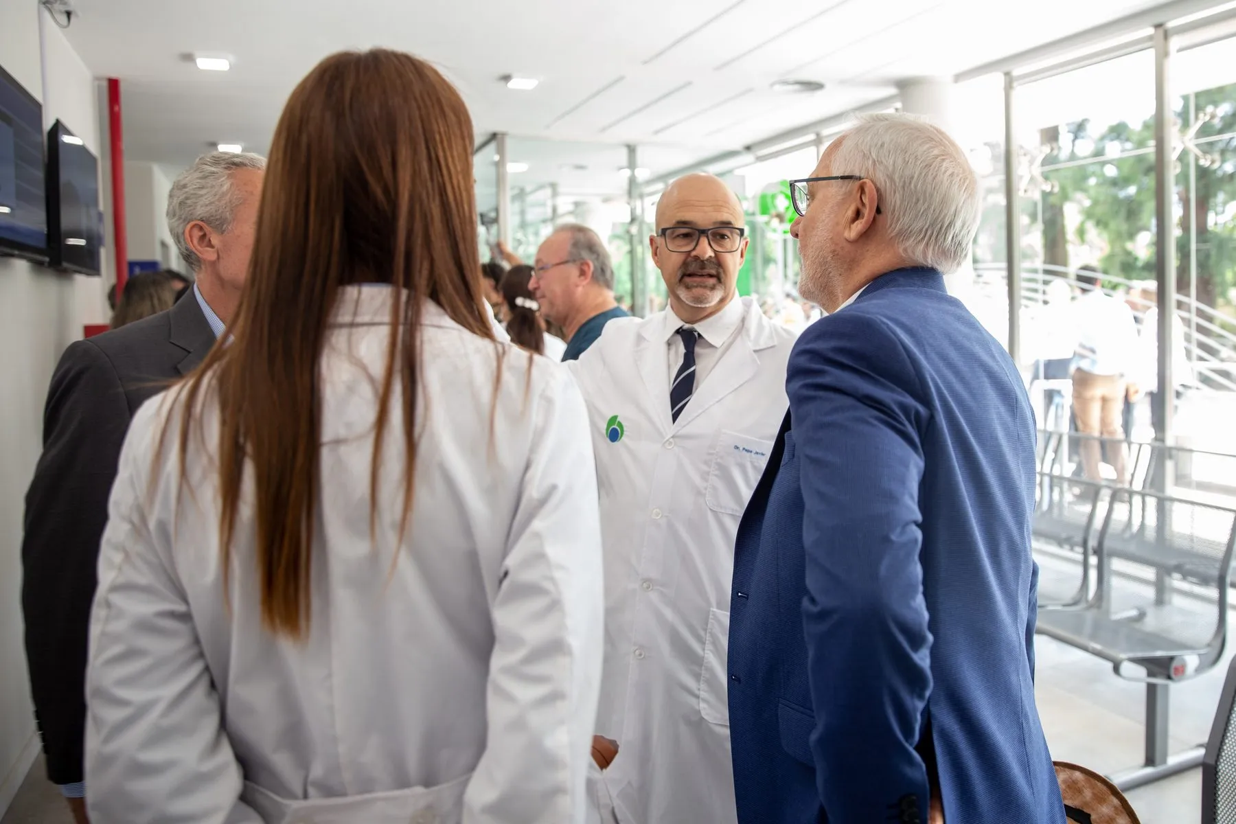 Equipo directivo y médico de La Pequeña Familia durante la jornada de acreditación del CENAS
